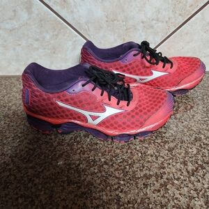 Mizuno Women's Red Running Shoes